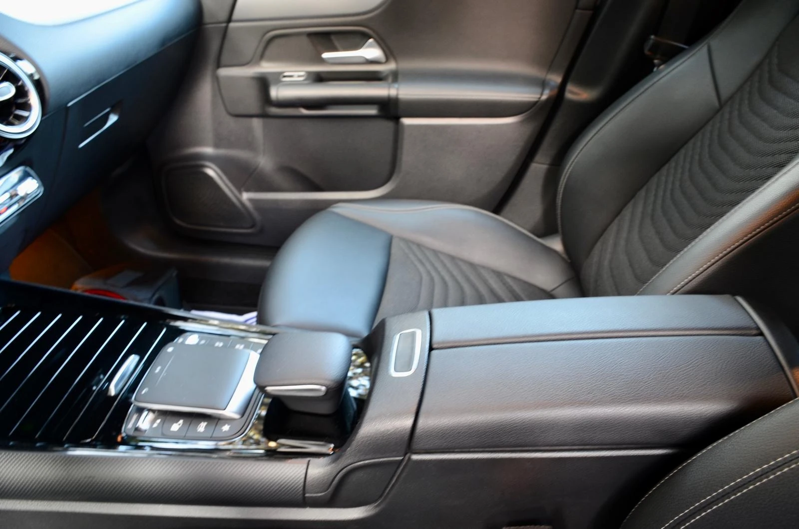 Mercedes-Benz GLA 200 GLA 200//full led//car play// | Mobile.bg � ����������� 16