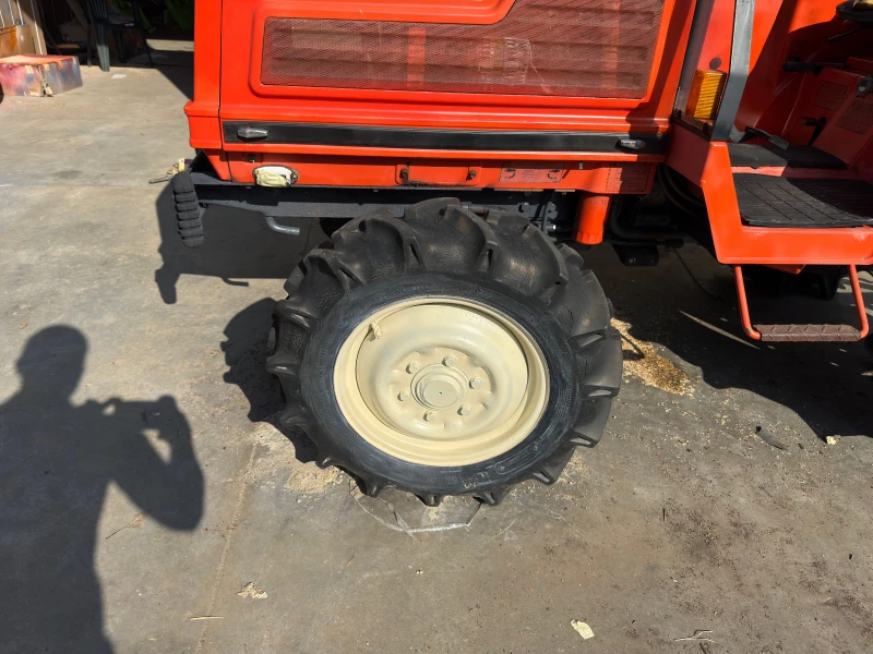 Трактор Hinomoto N249, снимка 2 - Селскостопанска техника - 52085549