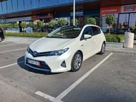 Toyota Auris 1.8 Hybrid, ниво Lounge, реален пробег