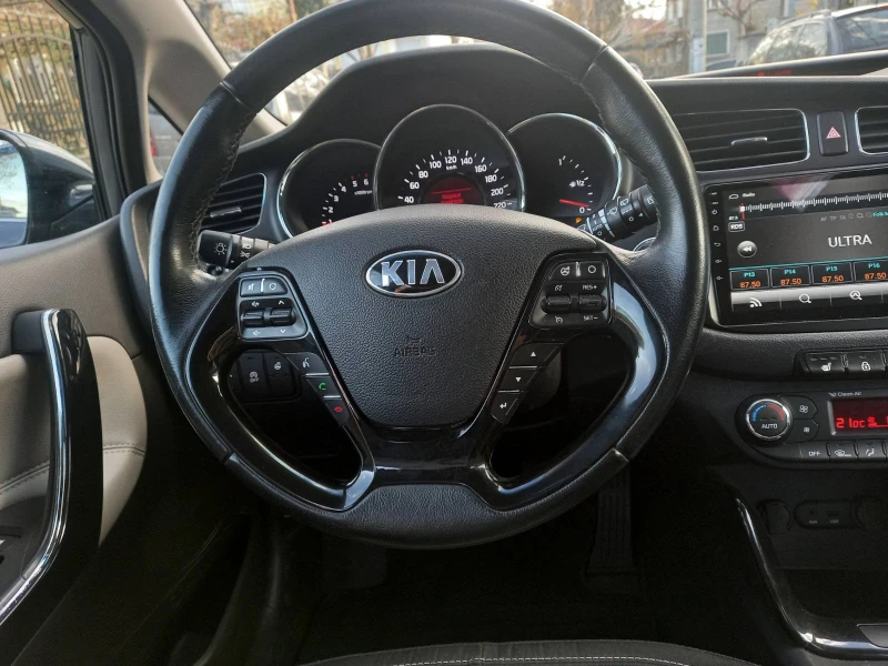 Kia Ceed 1.6 Дизел CRDI Biznes KEYLES NAVI KAMERA , снимка 10 - Автомобили и джипове - 48387889