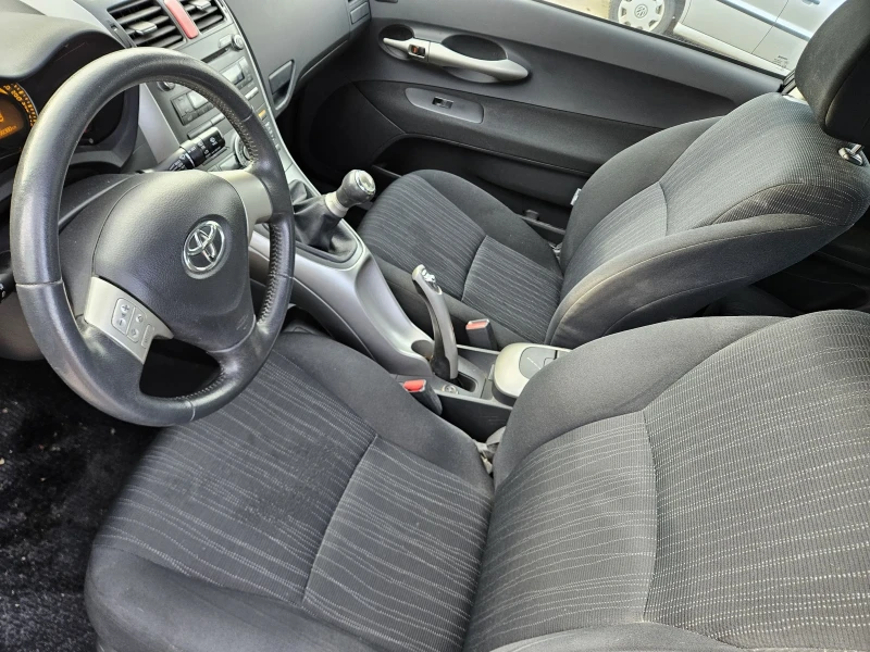 Toyota Auris 1.6 VVTi, снимка 8 - Автомобили и джипове - 48270009