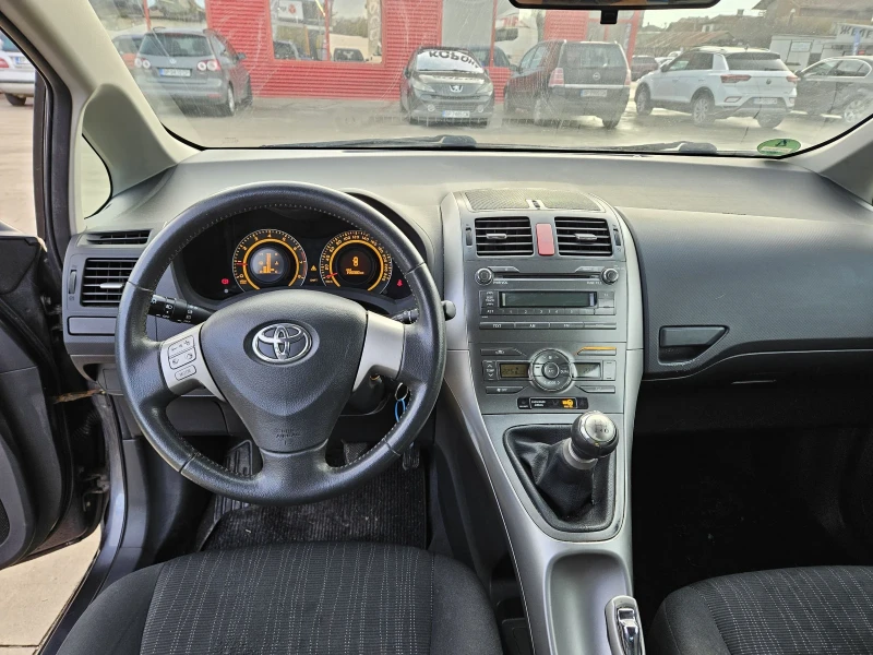 Toyota Auris 1.6 VVTi, снимка 7 - Автомобили и джипове - 48270009