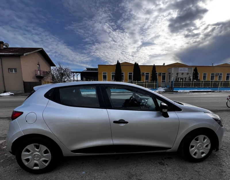 Renault Clio, снимка 4 - Автомобили и джипове - 48840583