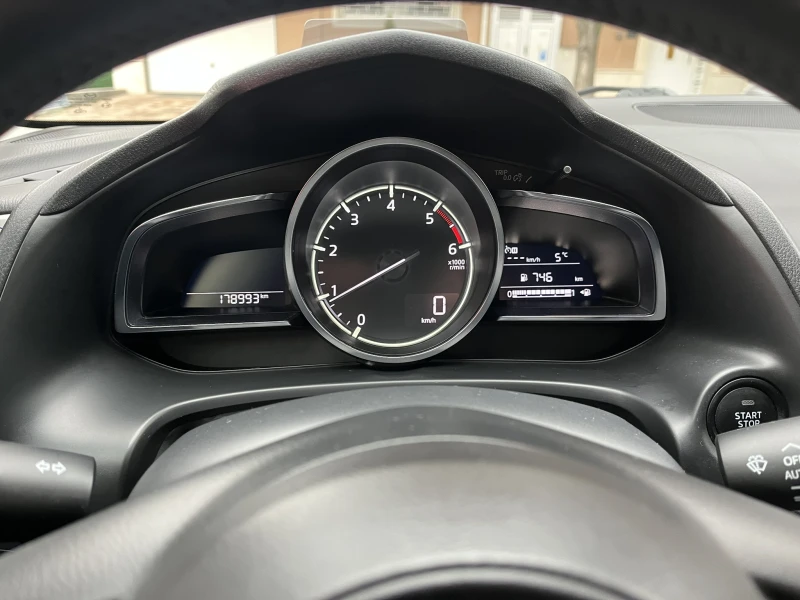 Mazda 3, снимка 11 - Автомобили и джипове - 52672794