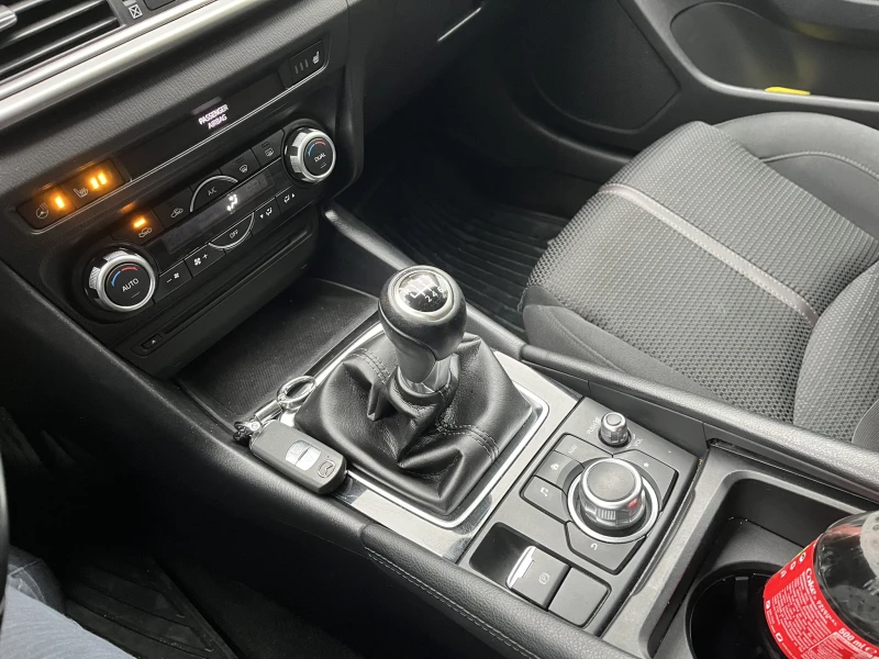 Mazda 3, снимка 12 - Автомобили и джипове - 52672794