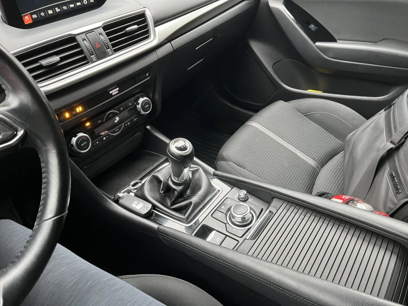 Mazda 3, снимка 9 - Автомобили и джипове - 52672794