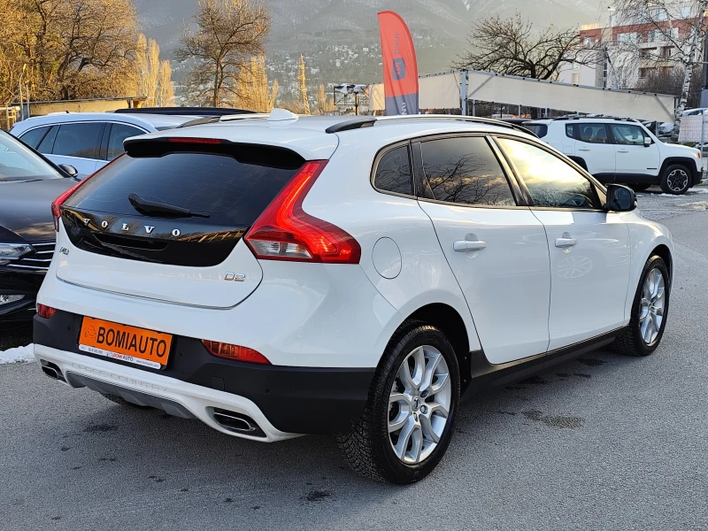 Volvo V40 Cross Country 2.0D* АВТОМАТИК* EURO6B* NAVI* , снимка 3 - Автомобили и джипове - 52942581