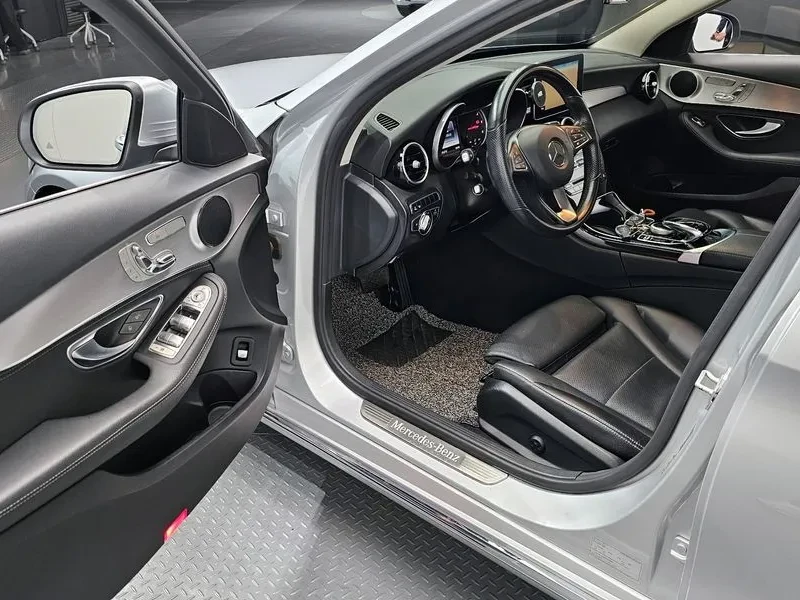 Mercedes-Benz C 220 D Avantgarde   , снимка 11 - Автомобили и джипове - 54882222