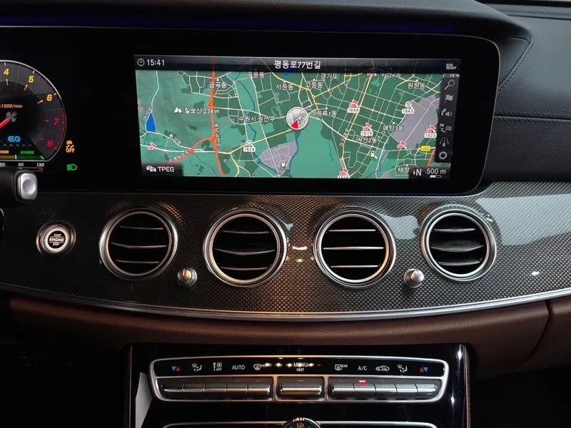 Mercedes-Benz E 53 AMG W213 4Matic+ , снимка 13 - Автомобили и джипове - 56001499