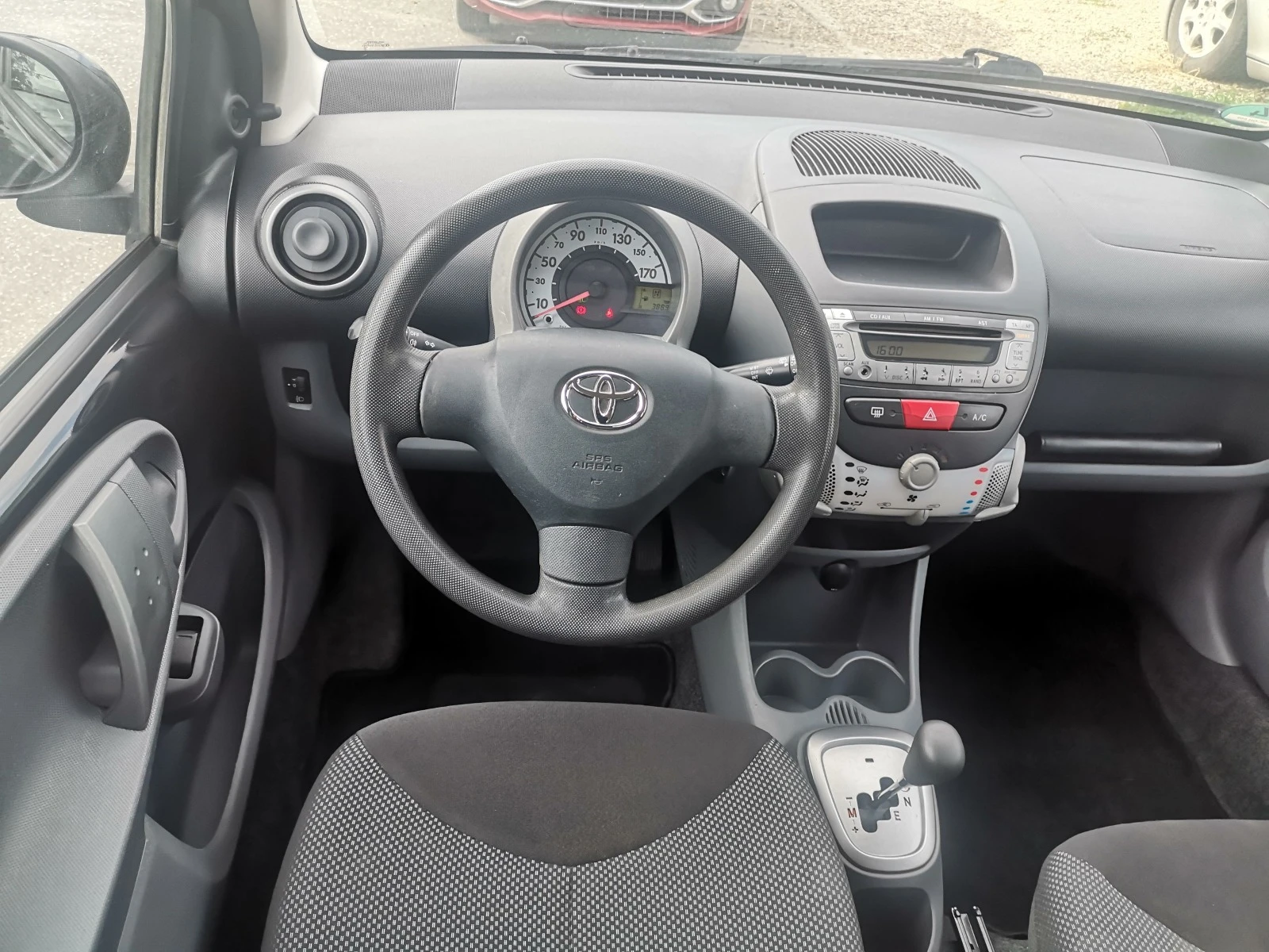 Toyota Aygo 1.0i Германия  - изображение 7