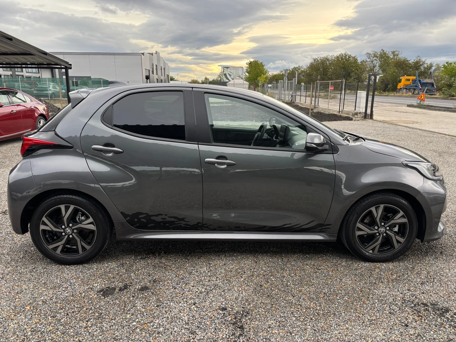 Toyota Yaris New Yaris HEV 2024 - изображение 5