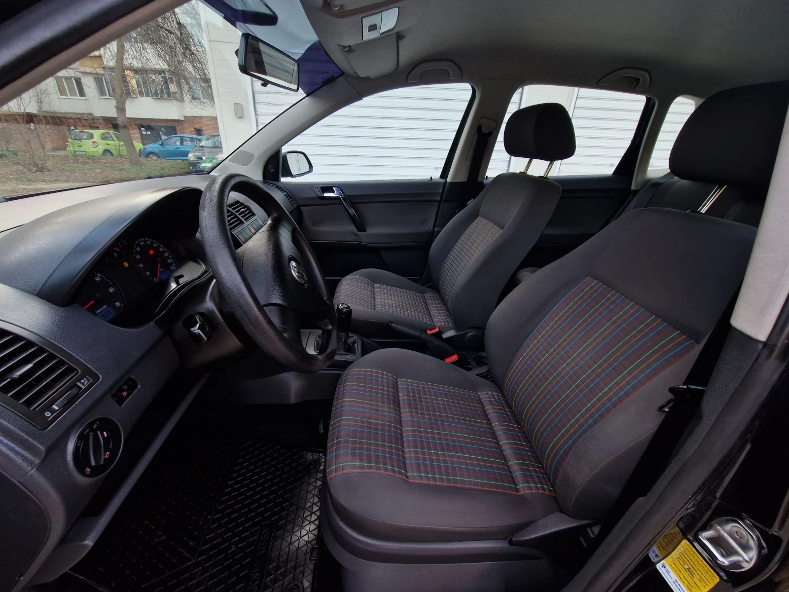 VW Polo 1.4i 82к.с., снимка 10 - Автомобили и джипове - 53787438