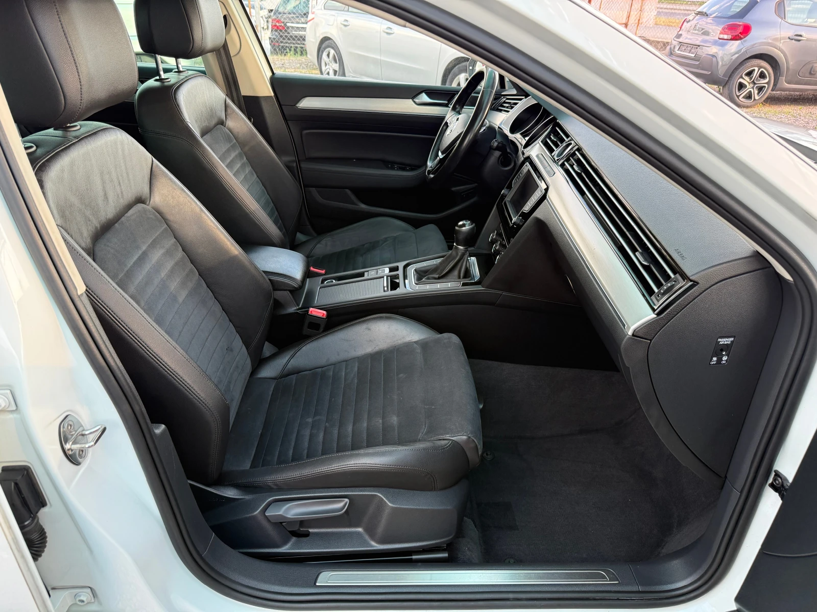 VW Passat 2.0 tdi R-line, снимка 16 - Автомобили и джипове - 55058550