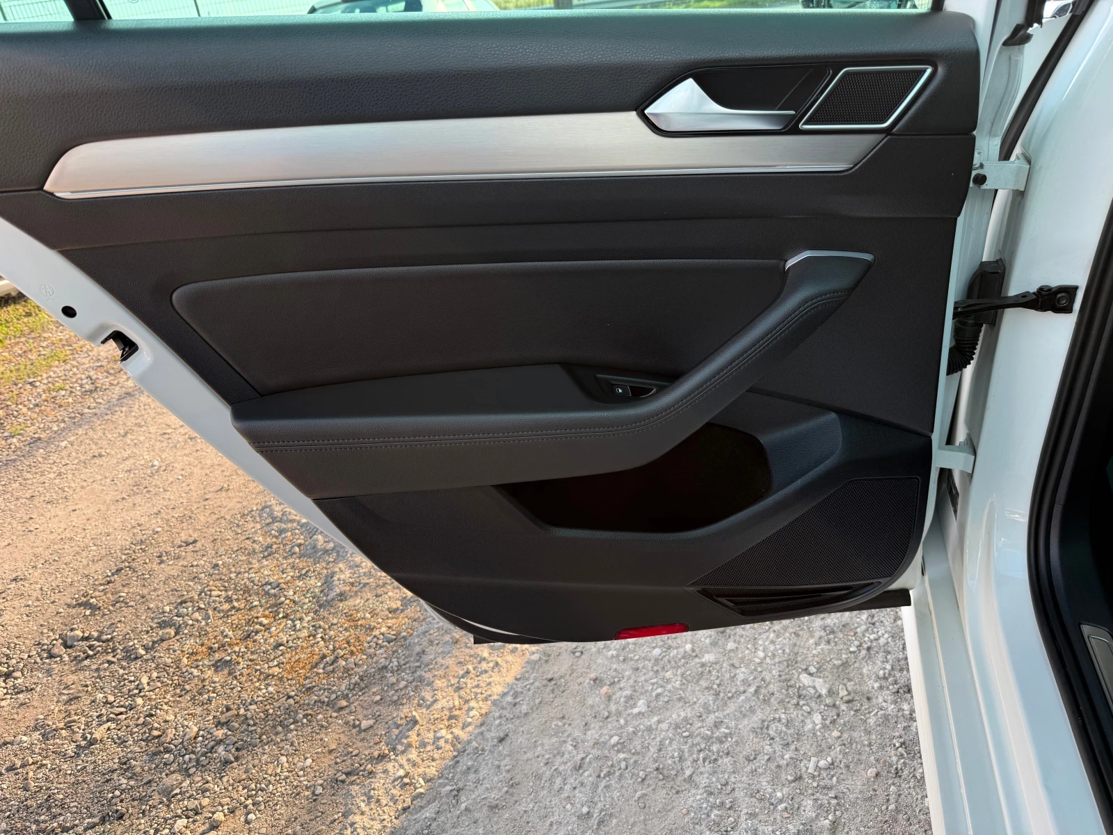VW Passat 2.0 tdi R-line, снимка 11 - Автомобили и джипове - 55058550