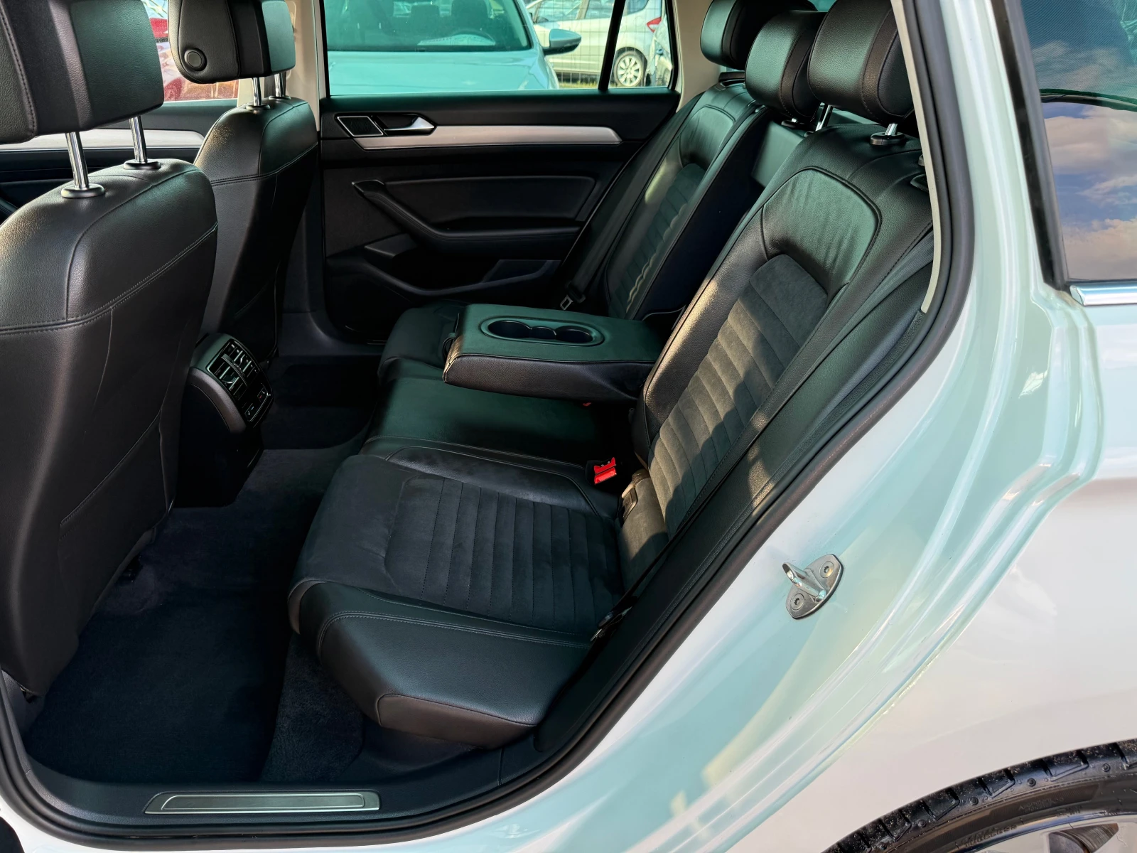 VW Passat 2.0 tdi R-line, снимка 12 - Автомобили и джипове - 55058550