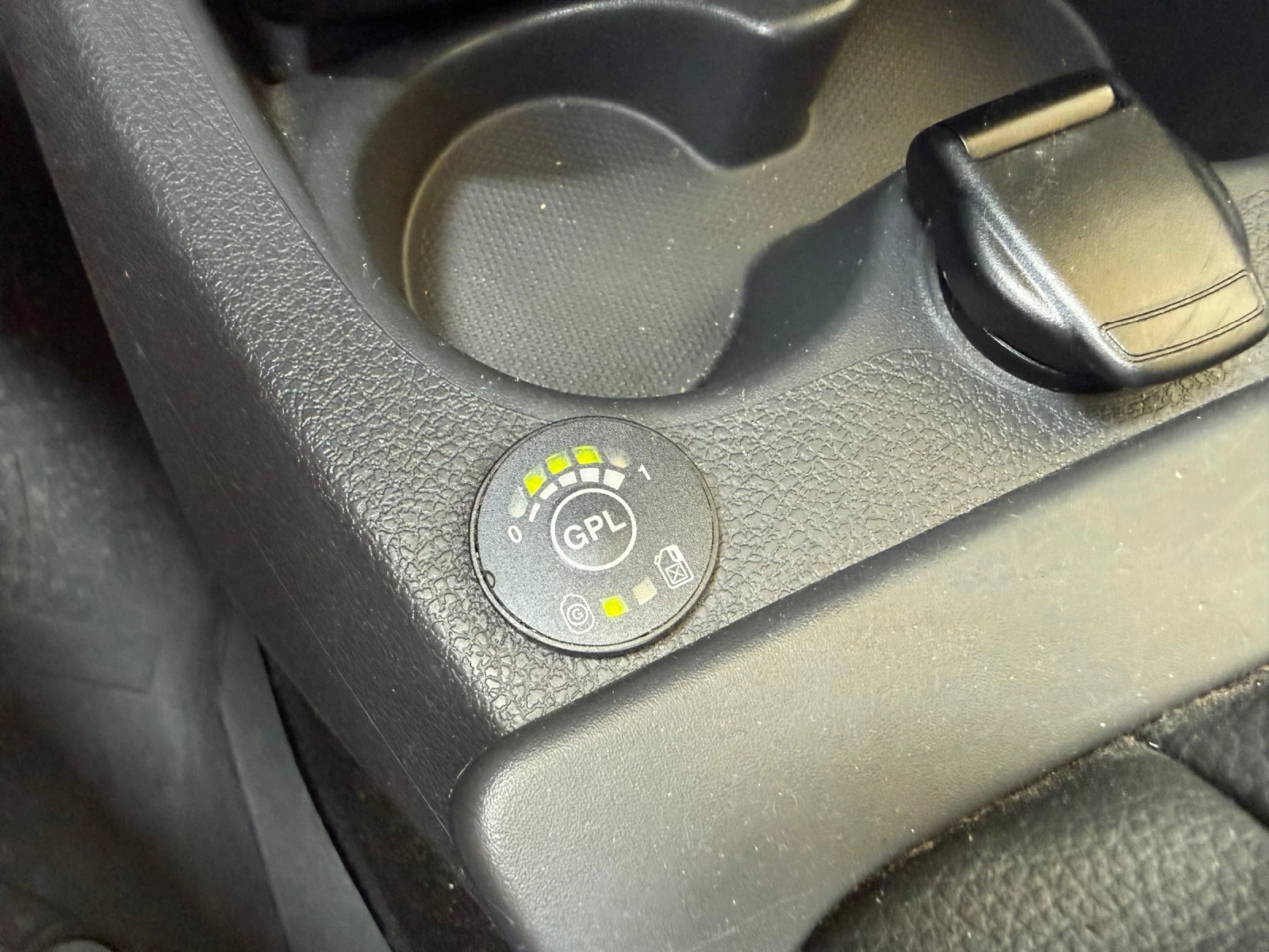 Dacia Dokker 1.6 ГАЗ ЕВРО 6, снимка 12 - Автомобили и джипове - 55630575