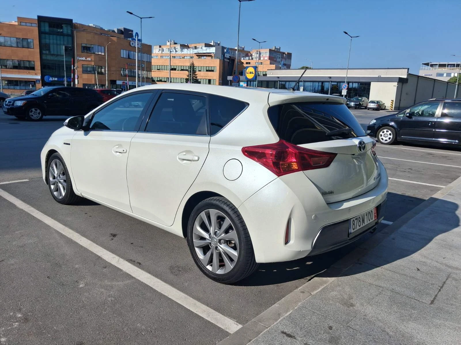 Toyota Auris 1.8 Hybrid, ниво Lounge, реален пробег, снимка 3 - Автомобили и джипове - 56039741
