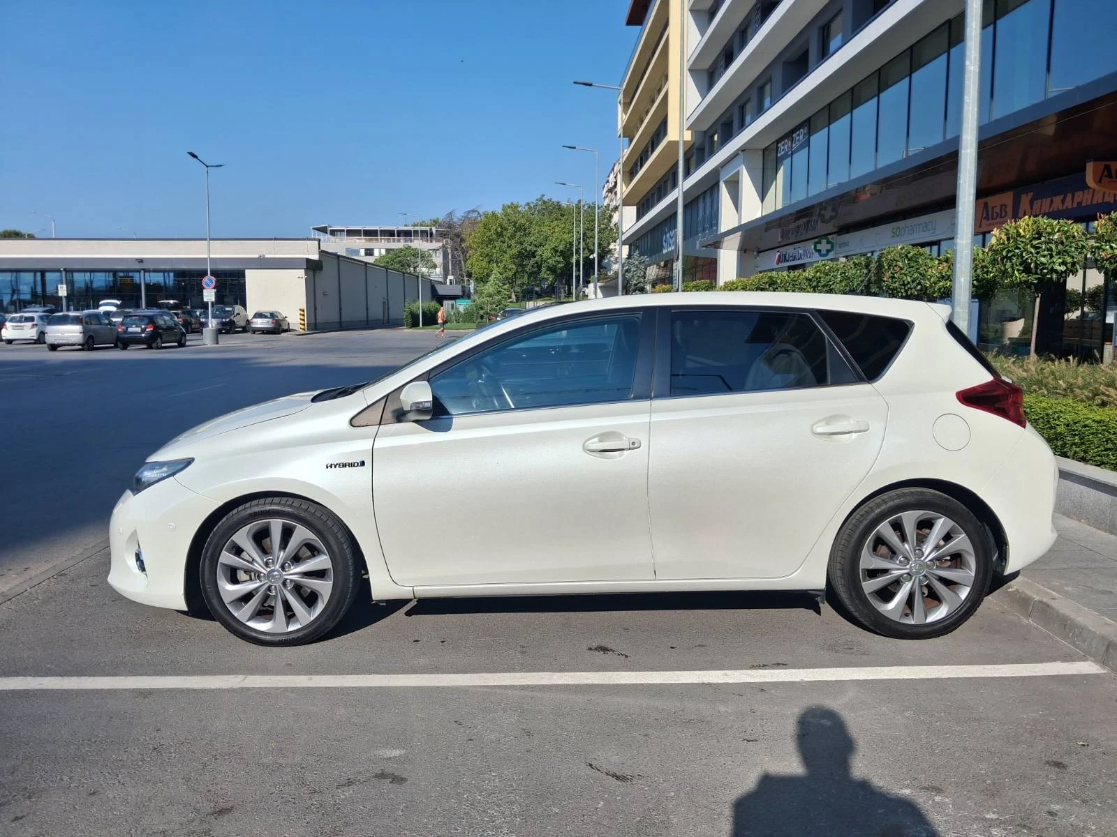 Toyota Auris 1.8 Hybrid, ниво Lounge, реален пробег