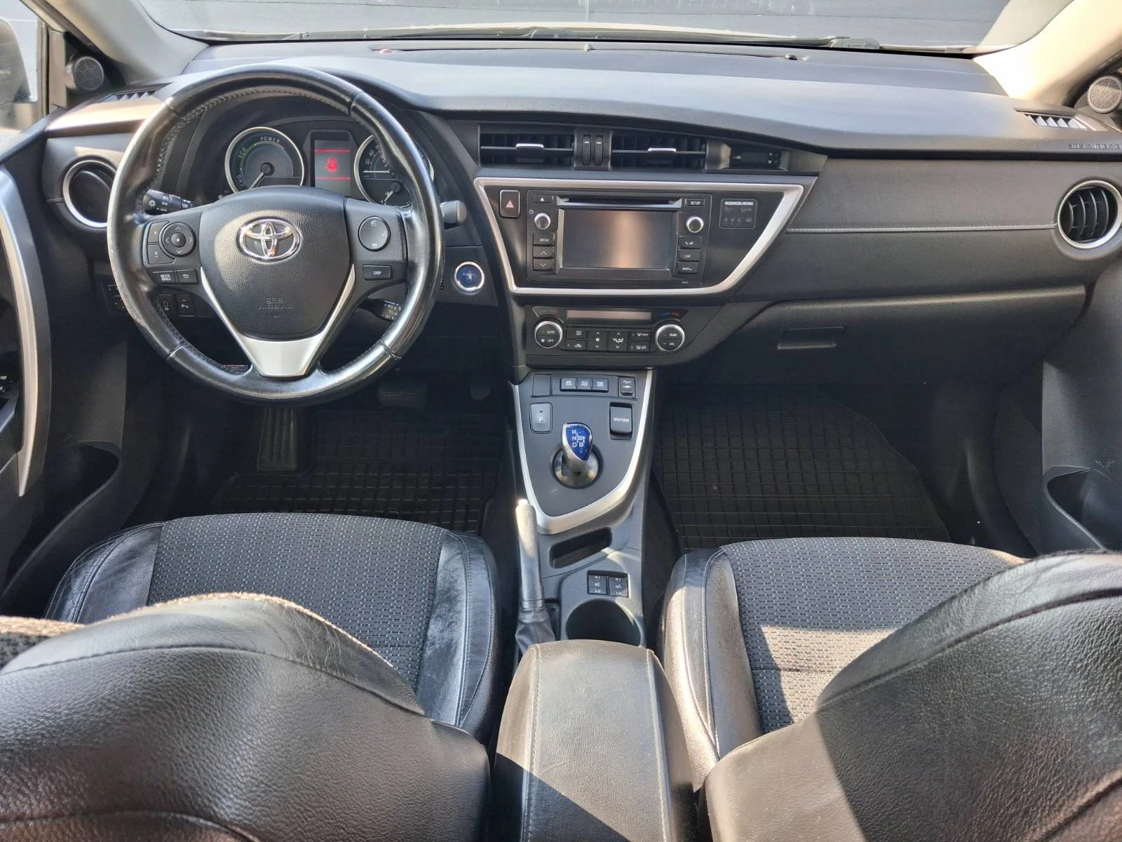 Toyota Auris 1.8 Hybrid, ниво Lounge, реален пробег, снимка 10 - Автомобили и джипове - 56039741