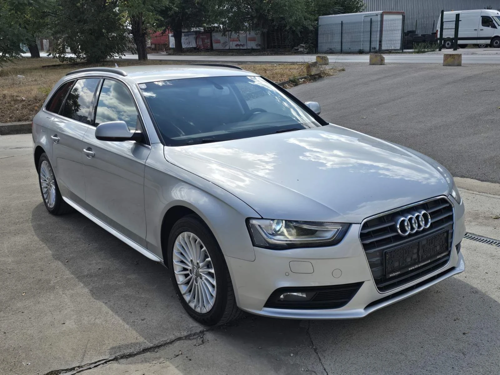 Audi A4 2.0TDI LED, снимка 2 - Автомобили и джипове - 56613629