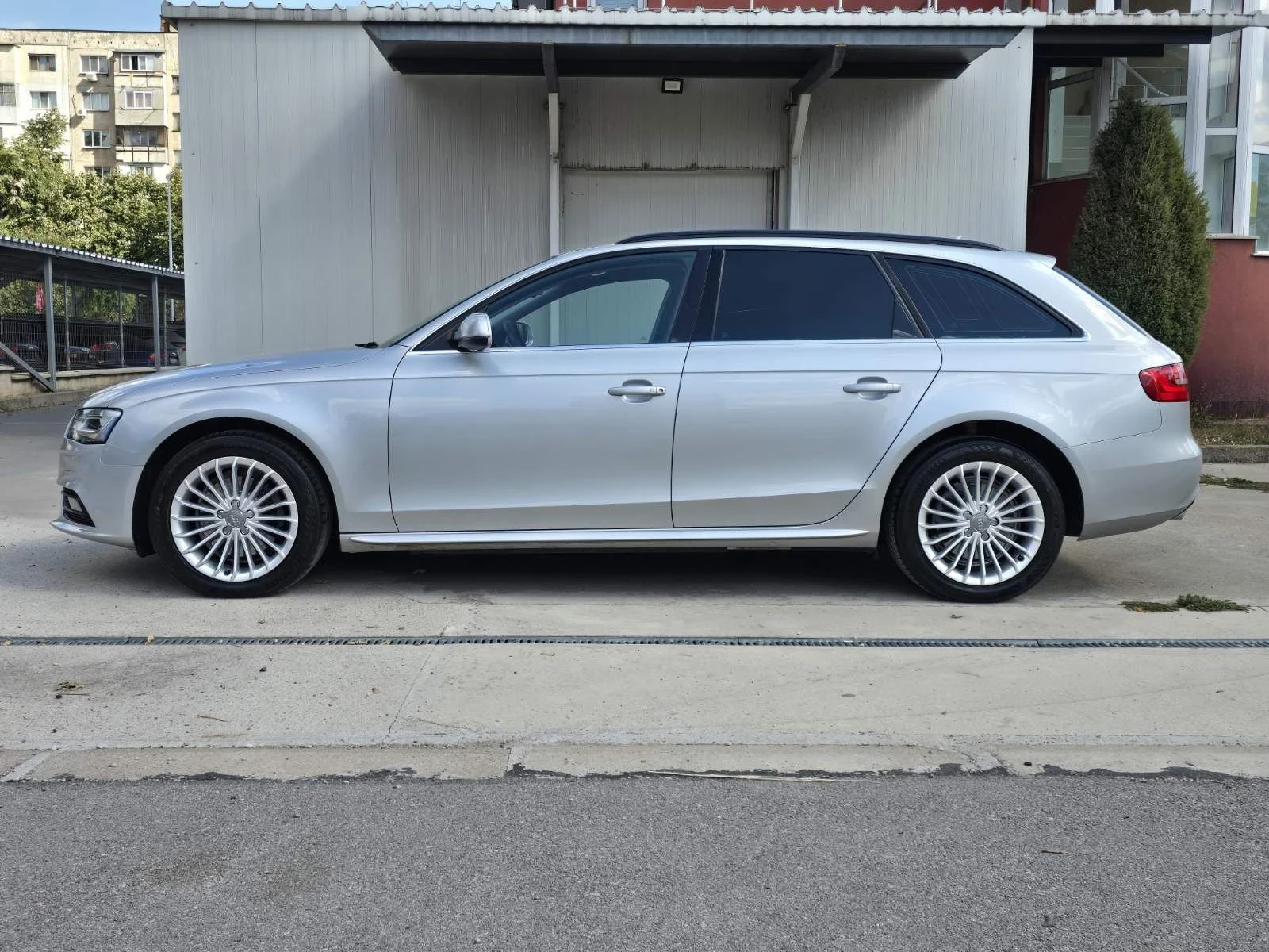 Audi A4 2.0TDI LED, снимка 4 - Автомобили и джипове - 56613629