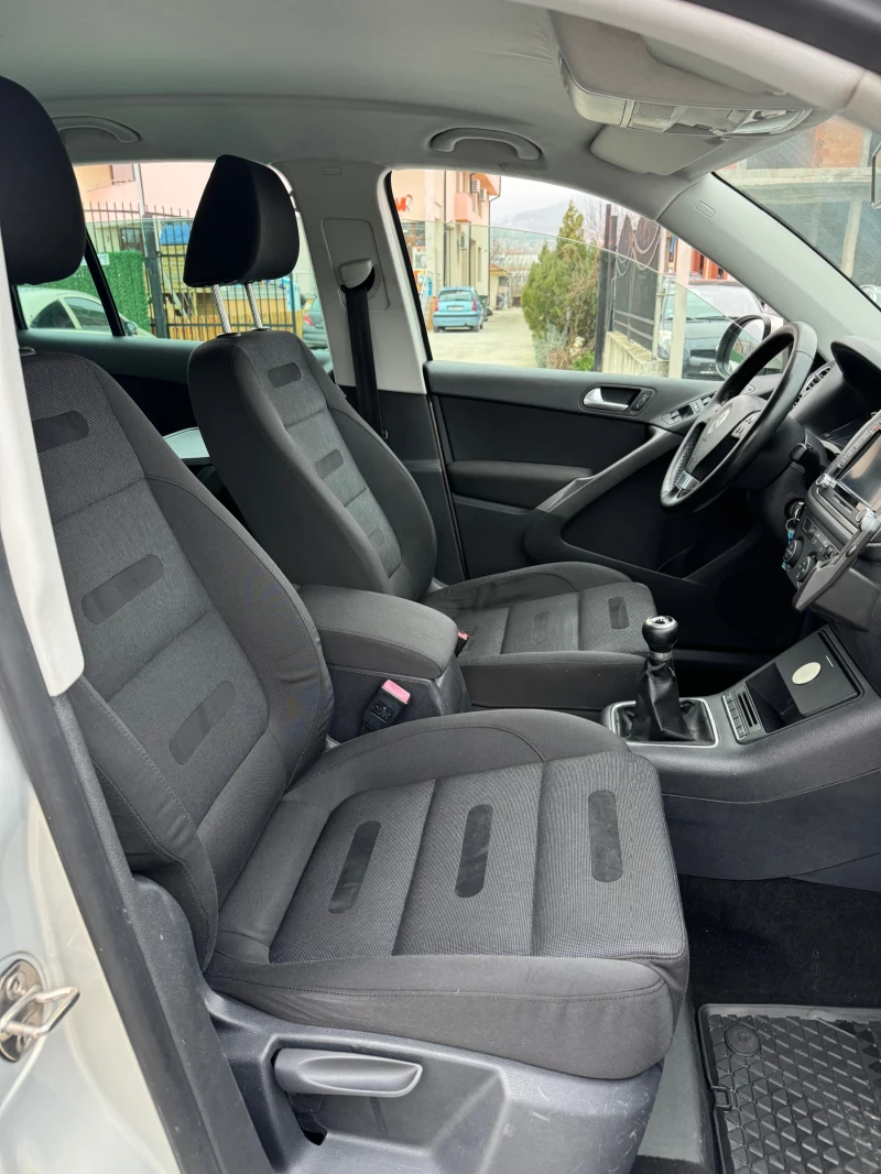 VW Tiguan 2.0 tdi, снимка 13 - Автомобили и джипове - 48499056