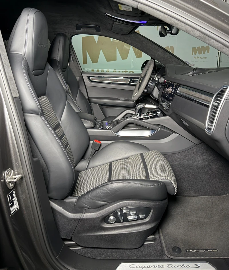 Porsche Cayenne TurboS* E-Hybrid* GT pack* Ceramic* Carbon* Chron, снимка 9 - Автомобили и джипове - 52393425