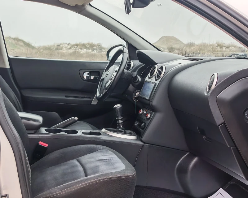 Nissan Qashqai 1.5 110 К.С. ДИЗЕЛ! МНОГО ЗАПАЗЕНА! , снимка 10 - Автомобили и джипове - 52684741