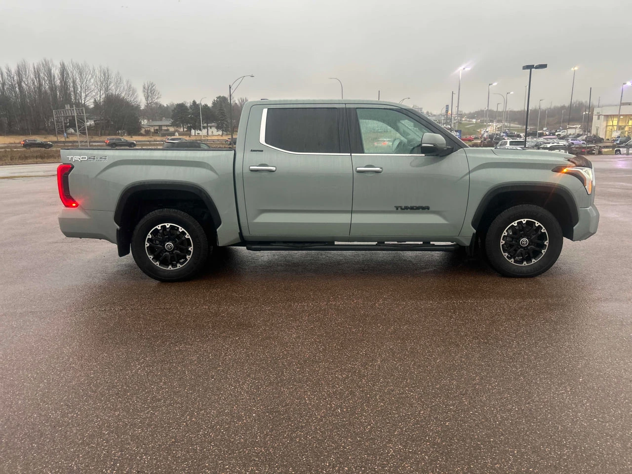 Toyota Tundra CARFAX* АВТОФИНАНСИРАНЕ БЕЗ ПЪРВОНАЧАЛНА ВНОСКА - изображение 4