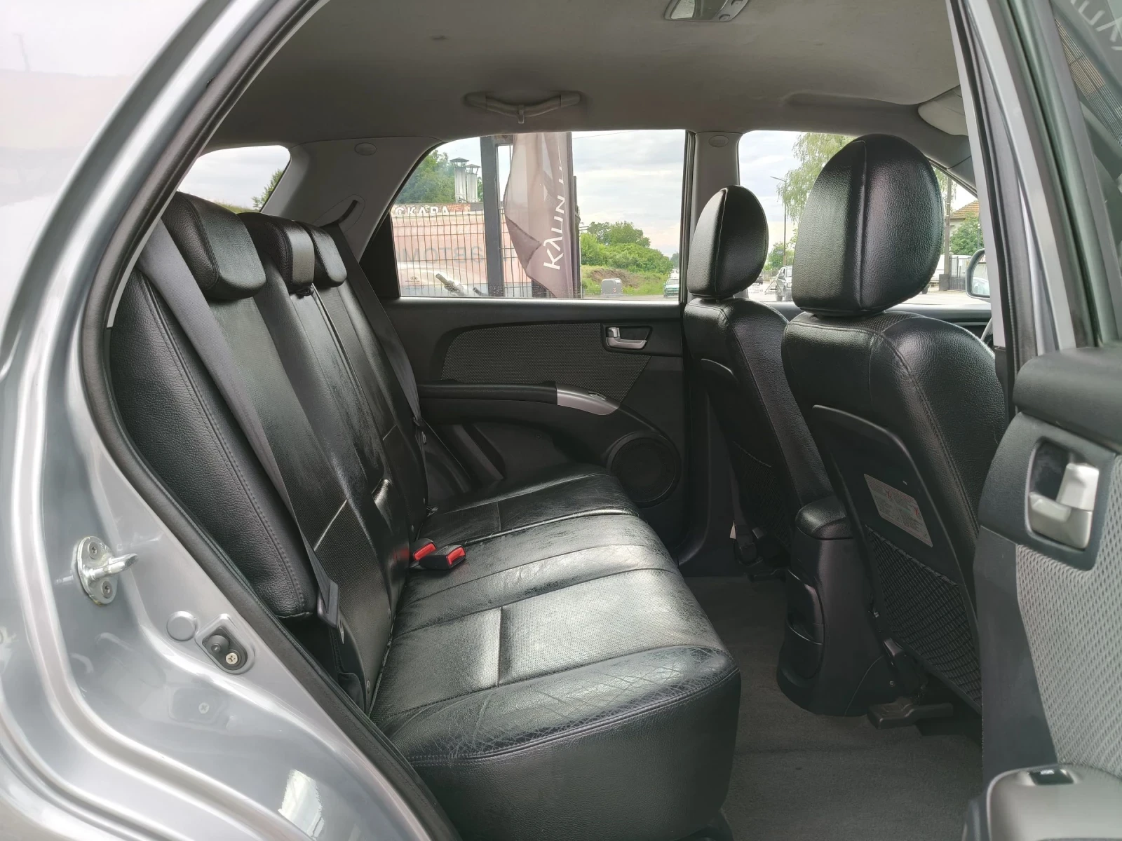 Kia Sportage 2.0i газ/бензин, снимка 11 - Автомобили и джипове - 55139562
