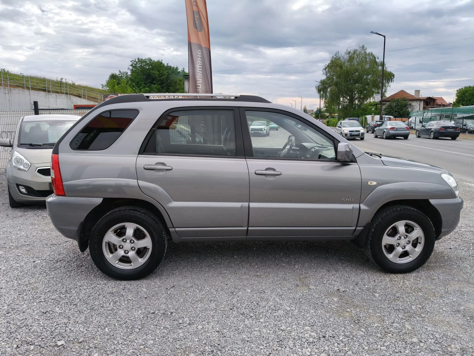 Kia Sportage 2.0i газ/бензин, снимка 8 - Автомобили и джипове - 55139562