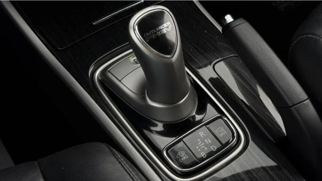 Mitsubishi Outlander DIAMOND PHEV, Уникален, снимка 9 - Автомобили и джипове - 55317949