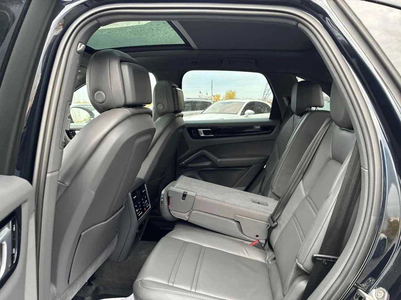 Porsche Cayenne, снимка 13 - Автомобили и джипове - 56717939