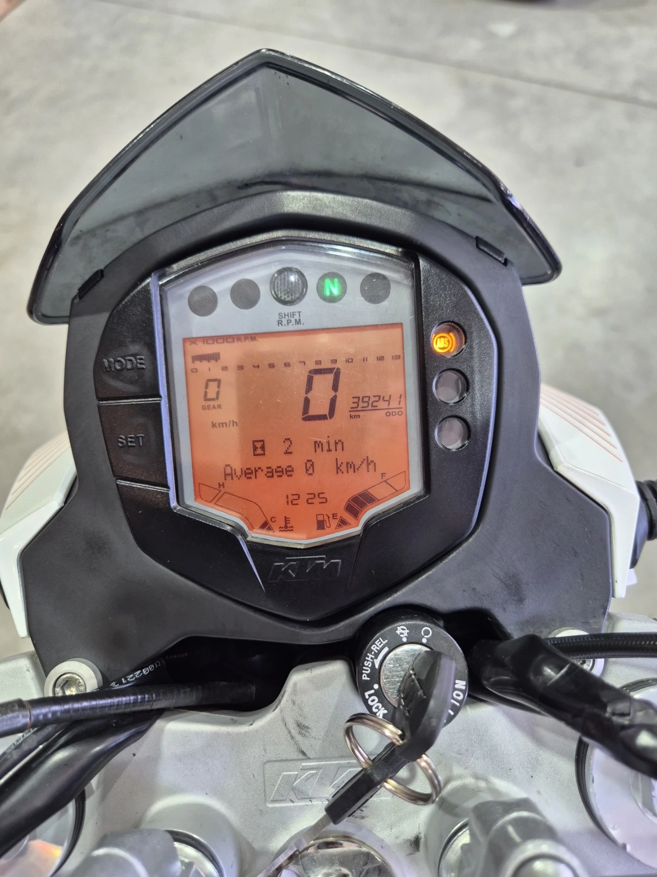 Ktm Duke 390 А2 ABS сервизна история НОВ внос от ШВЕЙЦАРИЯ!, снимка 17 - Мотоциклети и мототехника - 55786816