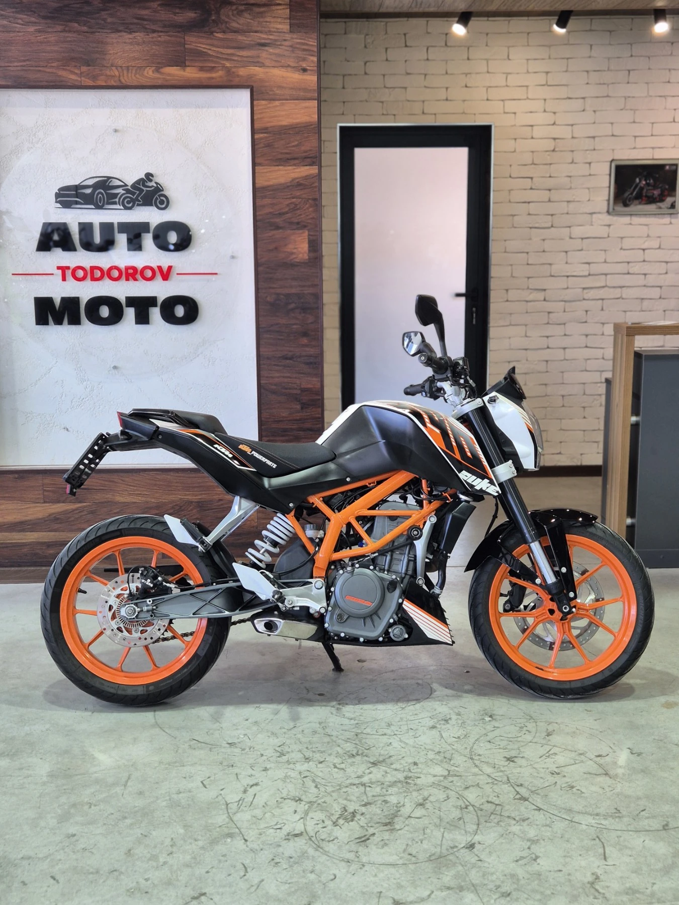 Ktm Duke 390 А2 ABS сервизна история НОВ внос от ШВЕЙЦАРИЯ!, снимка 8 - Мотоциклети и мототехника - 55786816