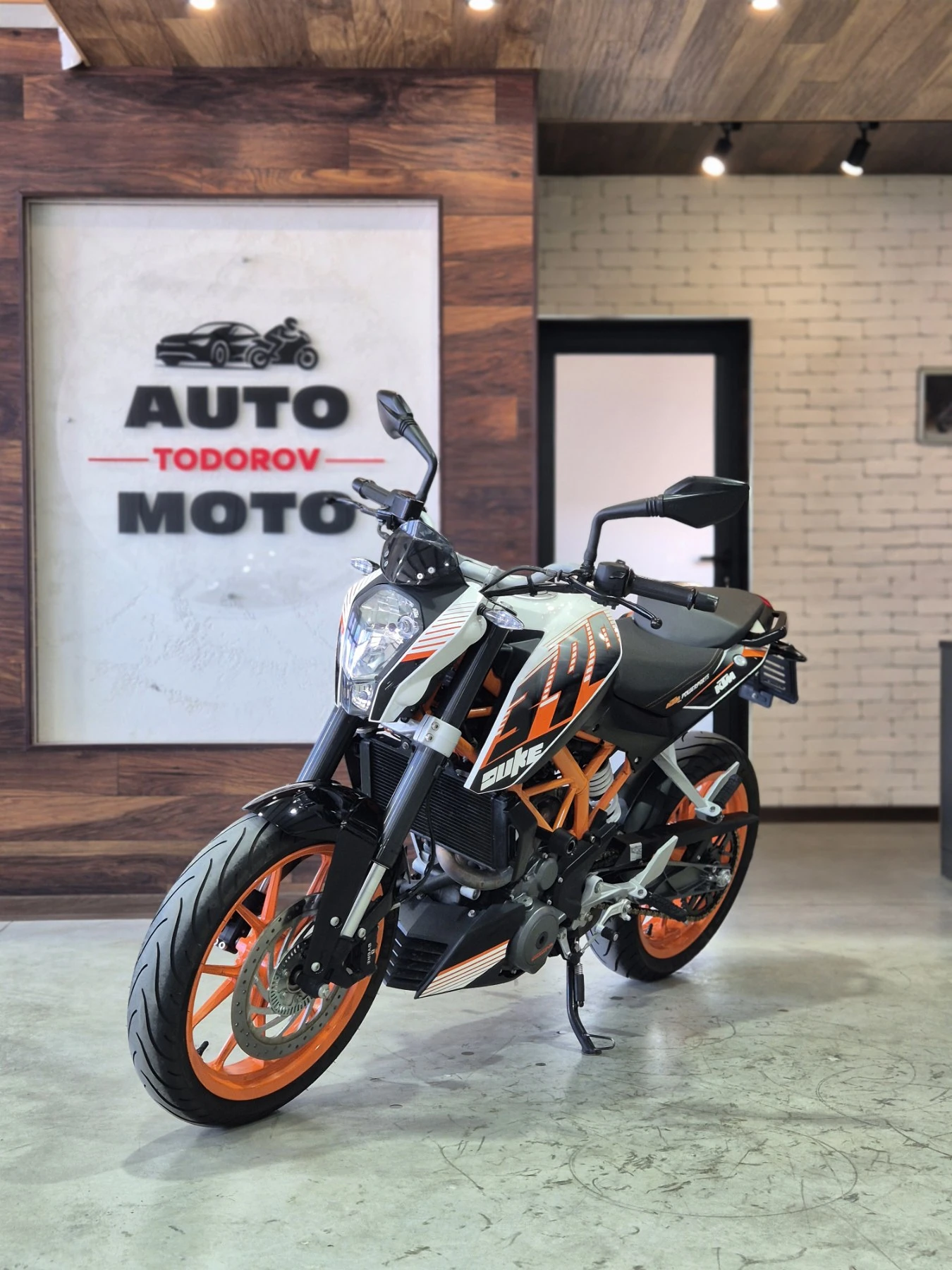 Ktm Duke 390 А2 ABS сервизна история НОВ внос от ШВЕЙЦАРИЯ!, снимка 3 - Мотоциклети и мототехника - 55786816