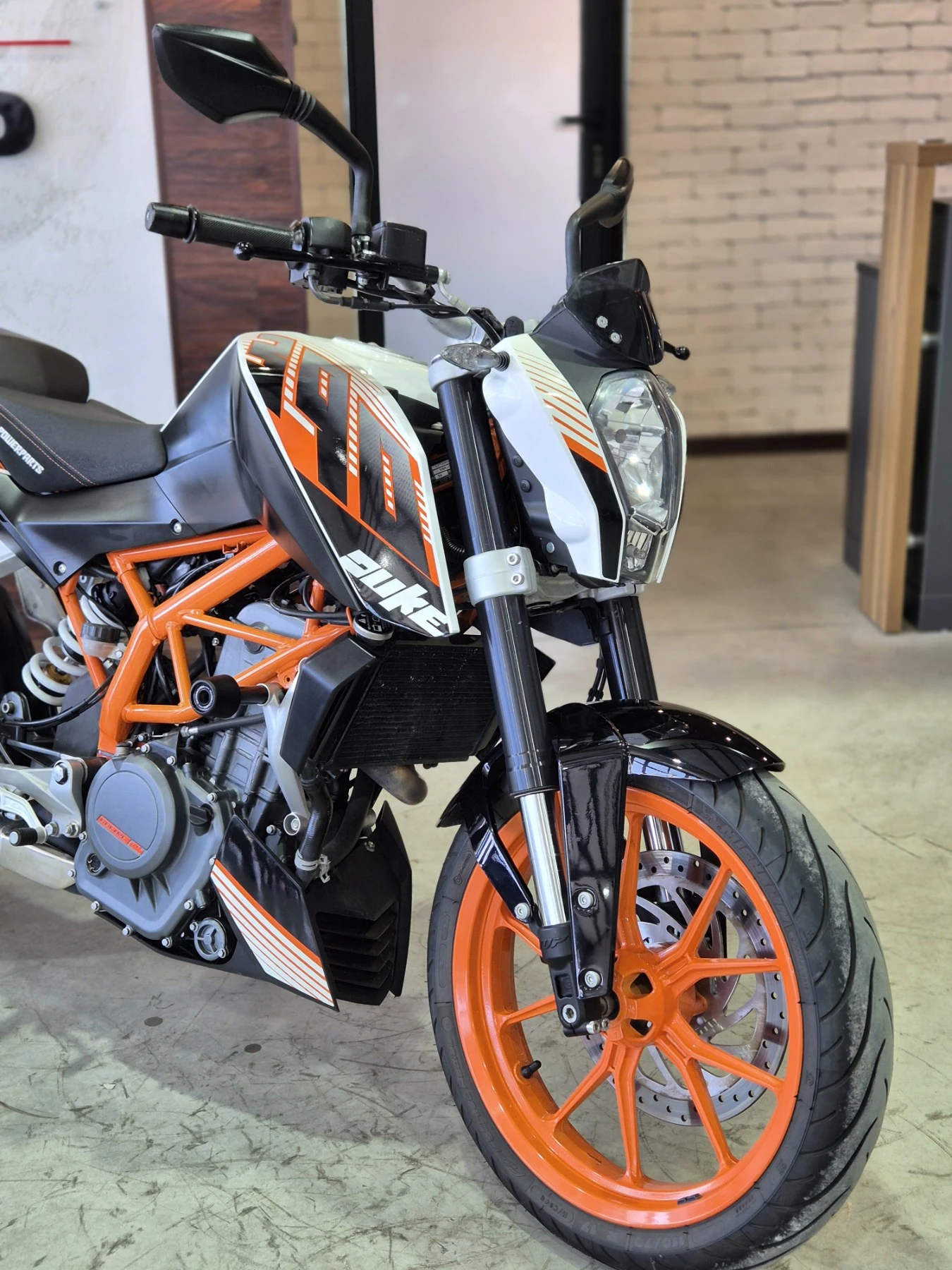 Ktm Duke 390 А2 ABS сервизна история НОВ внос от ШВЕЙЦАРИЯ!, снимка 9 - Мотоциклети и мототехника - 55786816