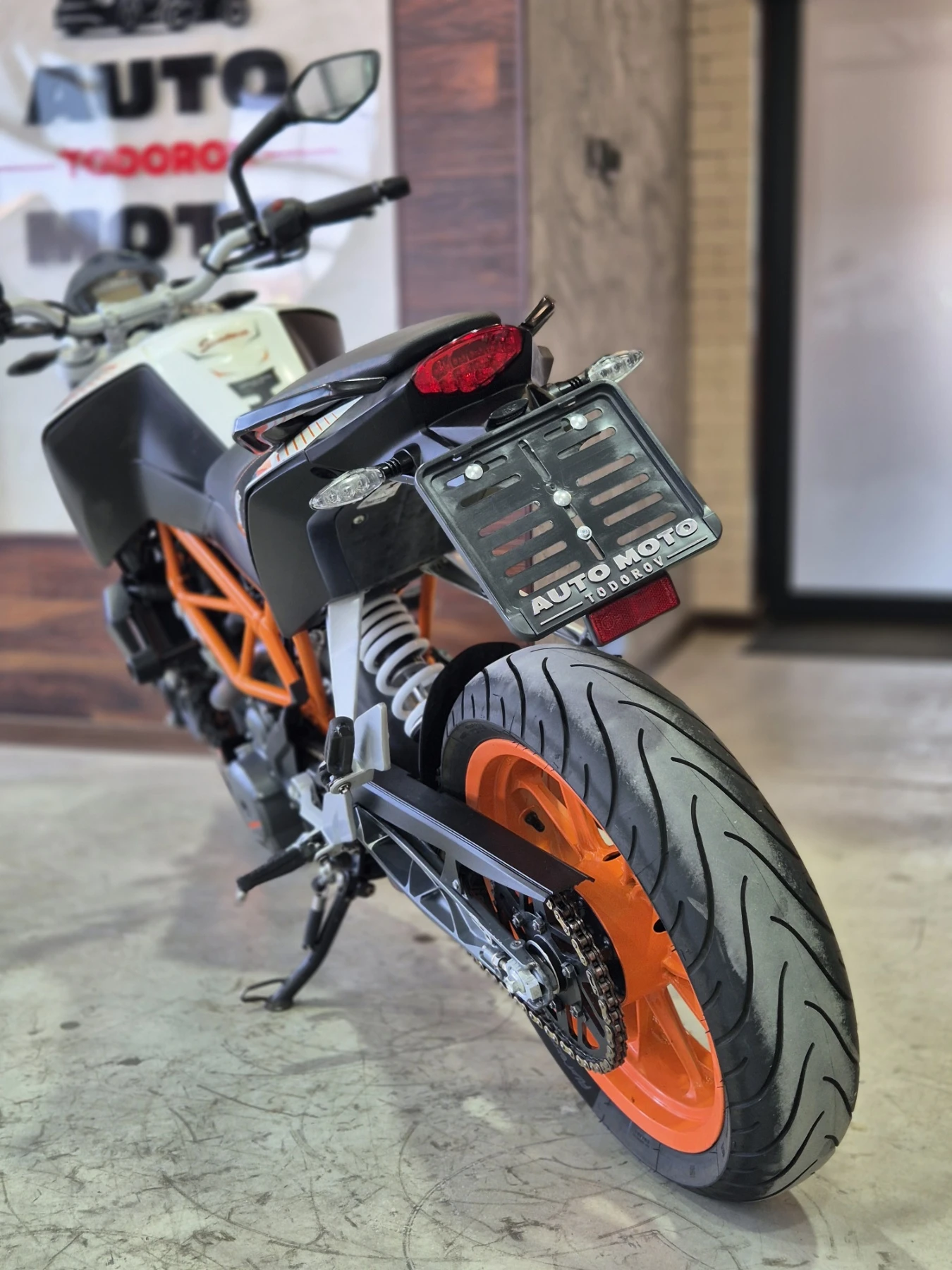 Ktm Duke 390 А2 ABS сервизна история НОВ внос от ШВЕЙЦАРИЯ!, снимка 6 - Мотоциклети и мототехника - 55786816