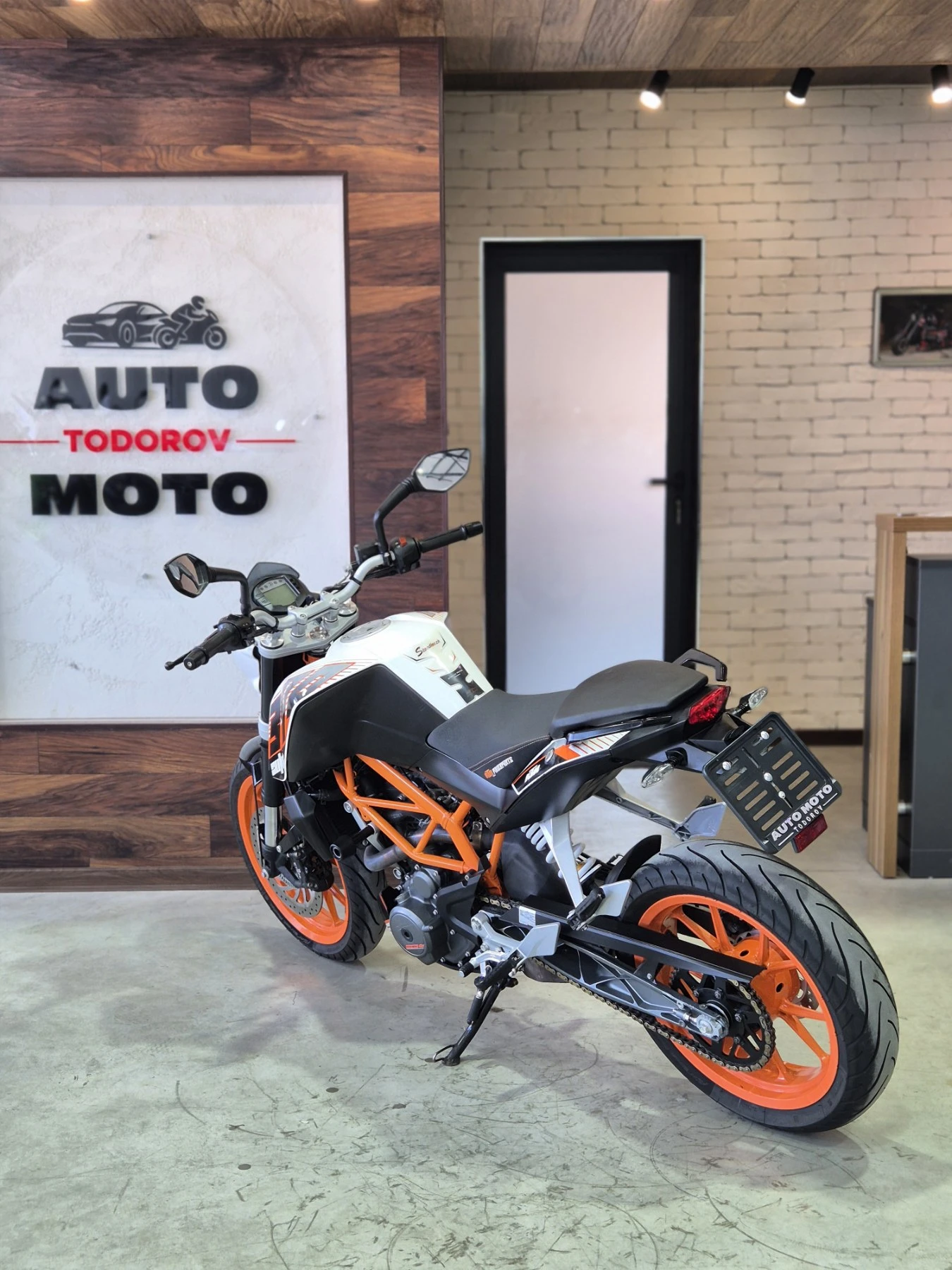 Ktm Duke 390 А2 ABS сервизна история НОВ внос от ШВЕЙЦАРИЯ!, снимка 5 - Мотоциклети и мототехника - 55786816