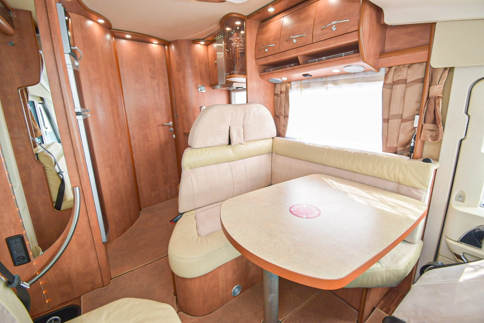 Кемпер Carthago Chic C-Line/3.0 MTJ/ AUTOMAT, снимка 7 - Каравани и кемпери - 56200945