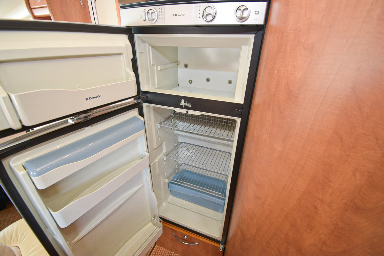 Кемпер Carthago Chic C-Line/3.0 MTJ/ AUTOMAT, снимка 12 - Каравани и кемпери - 56200945