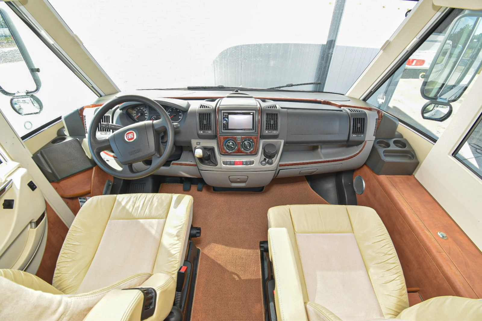 Кемпер Carthago Chic C-Line/3.0 MTJ/ AUTOMAT, снимка 4 - Каравани и кемпери - 56200945