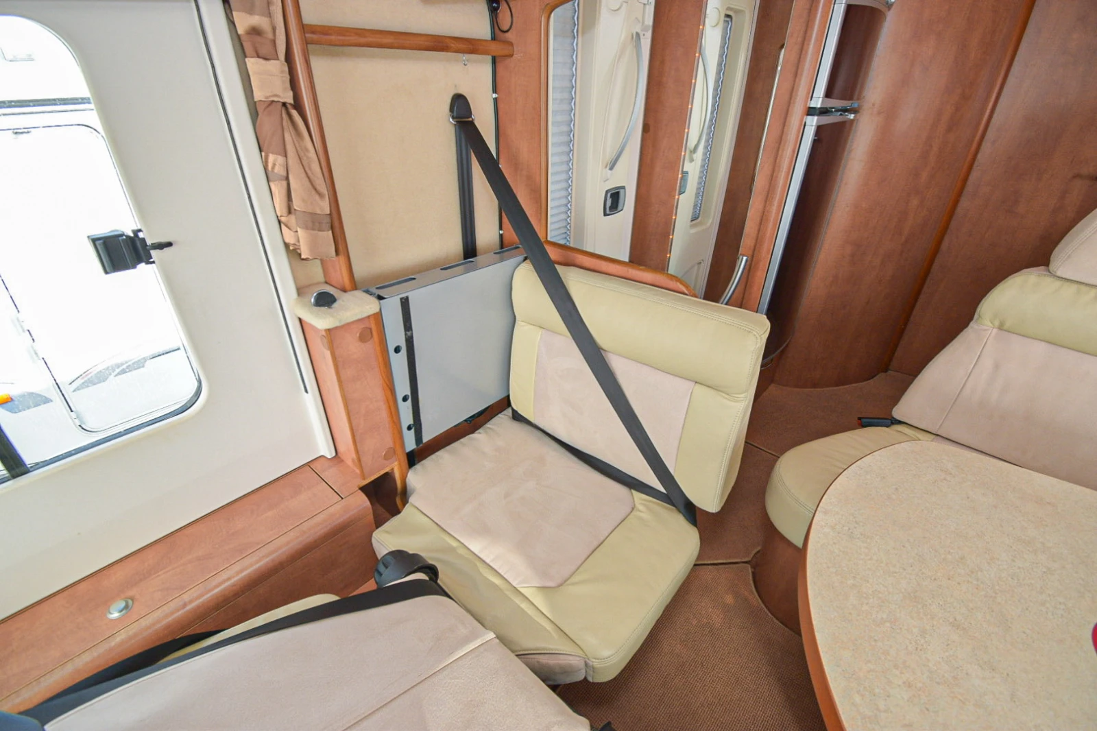 Кемпер Carthago Chic C-Line/3.0 MTJ/ AUTOMAT, снимка 8 - Каравани и кемпери - 56200945