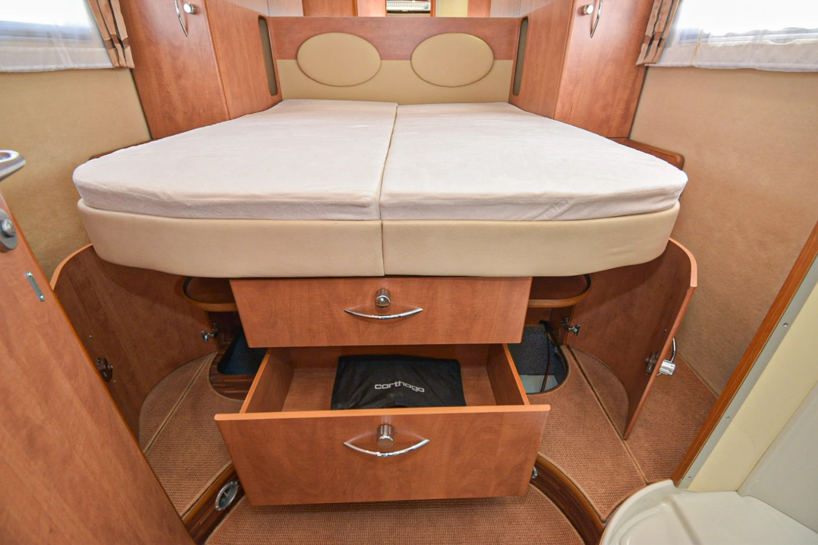 Кемпер Carthago Chic C-Line/3.0 MTJ/ AUTOMAT, снимка 14 - Каравани и кемпери - 56200945