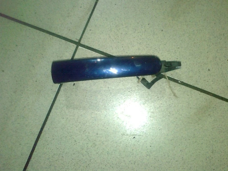 дръжка врата предна дясна Фолксваген Голф 4 (синя)