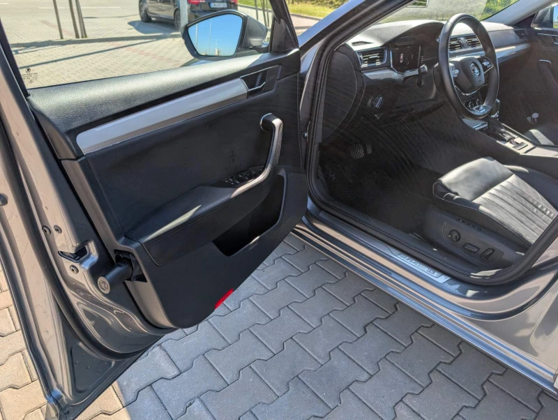 Skoda Superb, снимка 8 - Автомобили и джипове - 51090642
