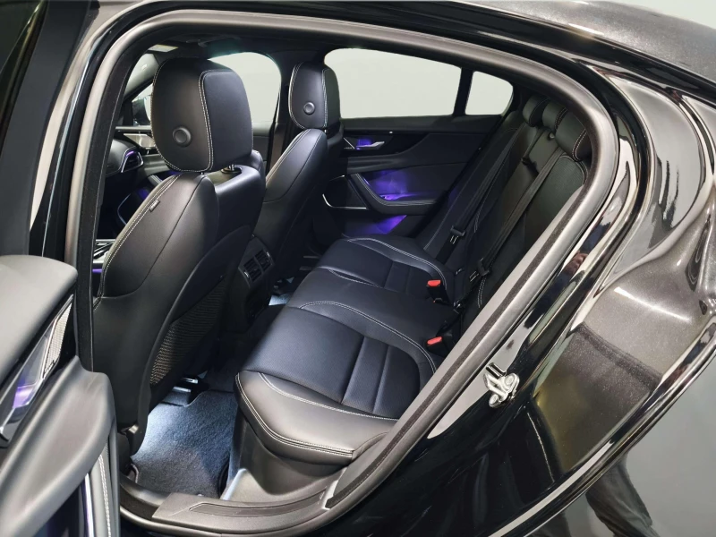 Jaguar XE 2.0, снимка 9 - Автомобили и джипове - 52517259