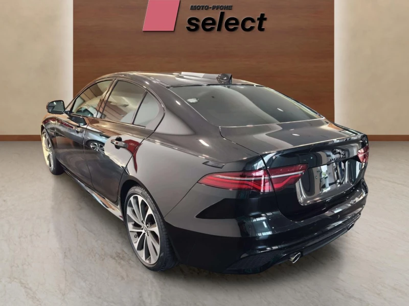 Jaguar XE 2.0, снимка 2 - Автомобили и джипове - 52517259