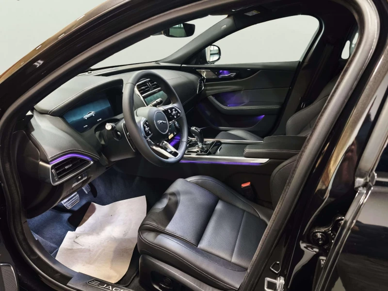 Jaguar XE 2.0, снимка 8 - Автомобили и джипове - 52517259