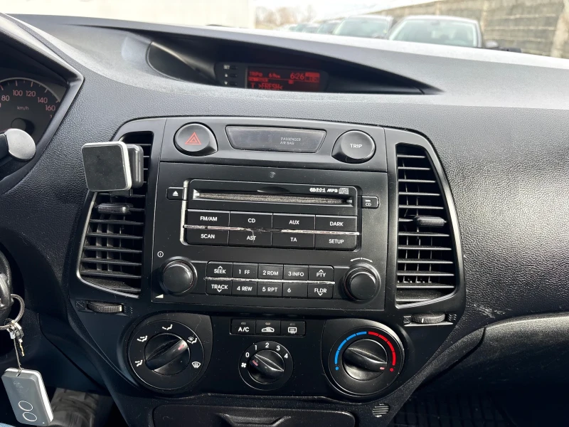 Hyundai I20 1.2 ГАЗ 4 цилиндъра , снимка 13 - Автомобили и джипове - 53598095